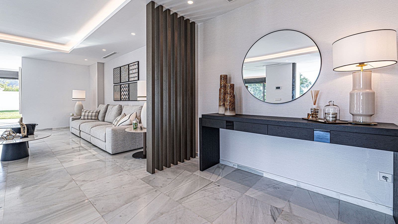 5 bedroom Villa for sale in Marbella with pool garage - € 4,500,000 (Ref: 9939671)