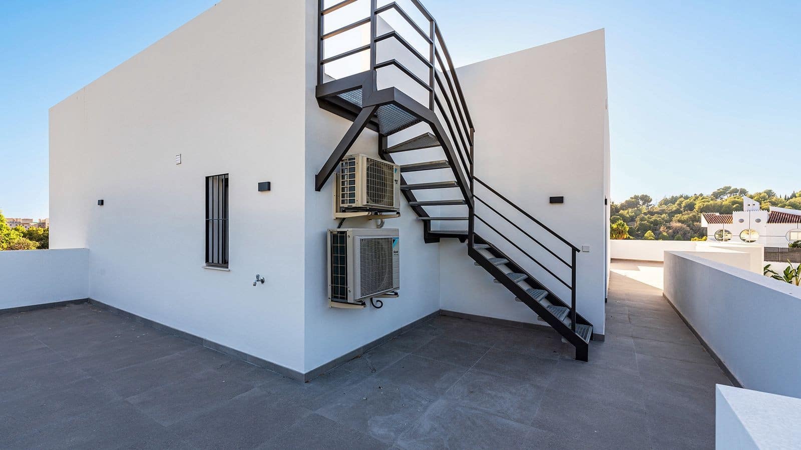 5 bedroom Villa for sale in Marbella with pool garage - € 4,500,000 (Ref: 9939671)