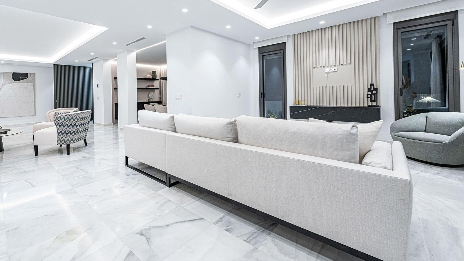 5 bedroom Villa for sale in Marbella with pool garage - € 4,500,000 (Ref: 9939671)