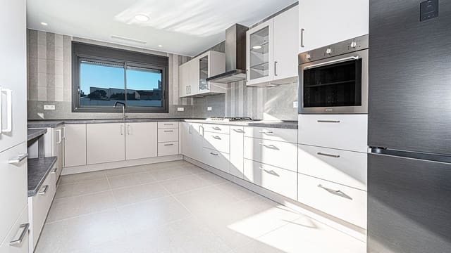 5 bedroom Villa for sale in Marbella with pool garage - € 4,500,000 (Ref: 9939671)