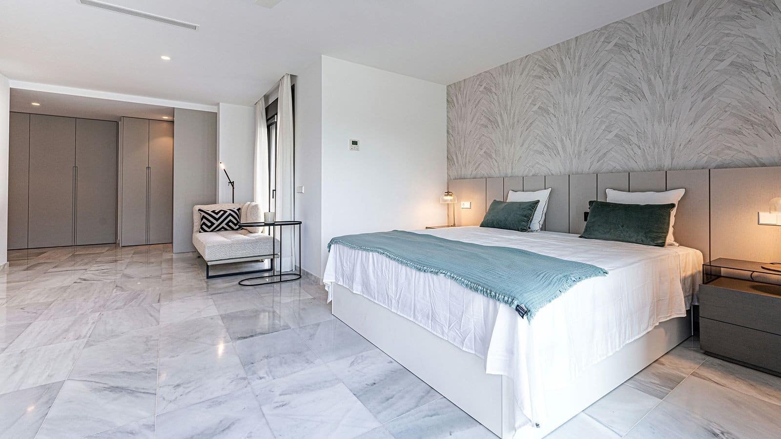 5 bedroom Villa for sale in Marbella with pool garage - € 4,500,000 (Ref: 9939671)