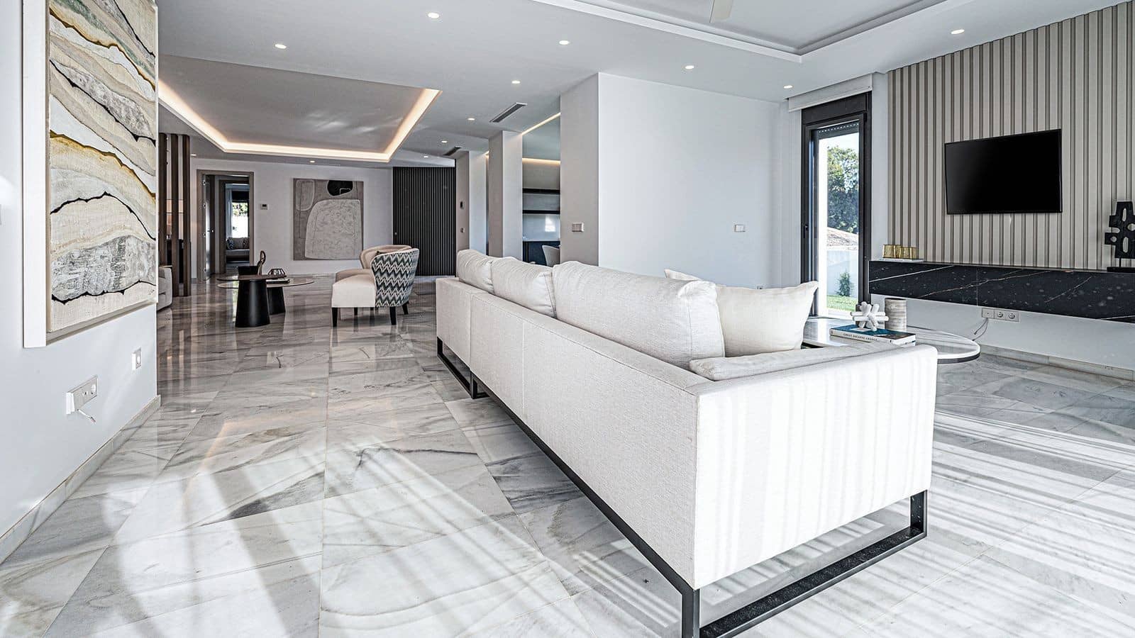 5 bedroom Villa for sale in Marbella with pool garage - € 4,500,000 (Ref: 9939671)