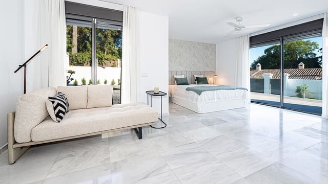 5 bedroom Villa for sale in Marbella with pool garage - € 4,500,000 (Ref: 9939671)