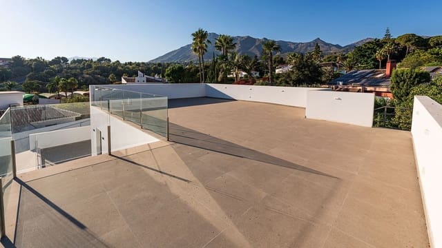 5 bedroom Villa for sale in Marbella with pool garage - € 4,500,000 (Ref: 9939671)