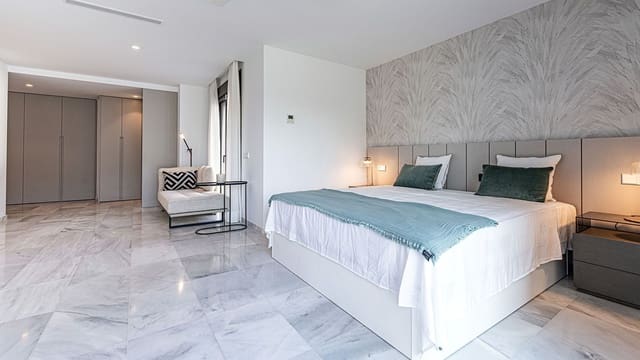 5 bedroom Villa for sale in Marbella with pool garage - € 4,500,000 (Ref: 9939671)