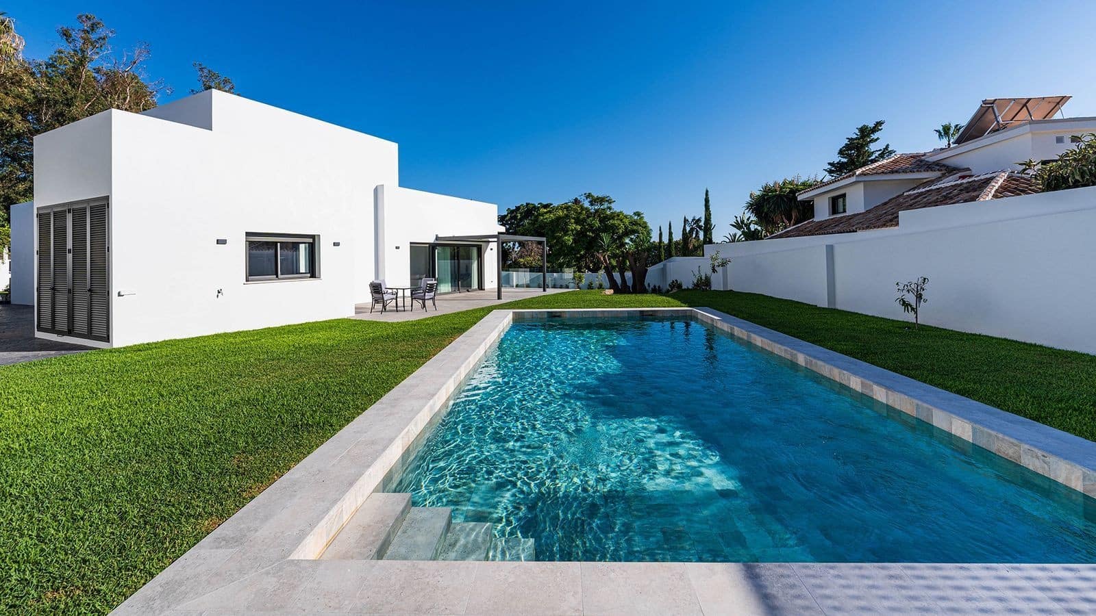 5 bedroom Villa for sale in Marbella with pool garage - € 4,500,000 (Ref: 9939671)