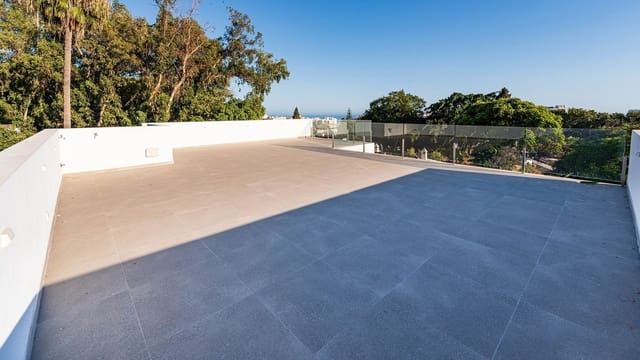 5 bedroom Villa for sale in Marbella with pool garage - € 4,500,000 (Ref: 9939671)