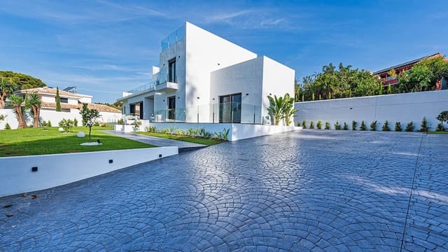 5 bedroom Villa for sale in Marbella with pool garage - € 4,500,000 (Ref: 9939671)