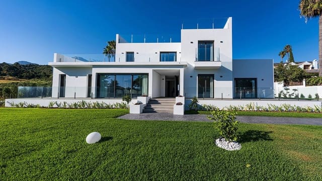 5 bedroom Villa for sale in Marbella with pool garage - € 4,500,000 (Ref: 9939671)