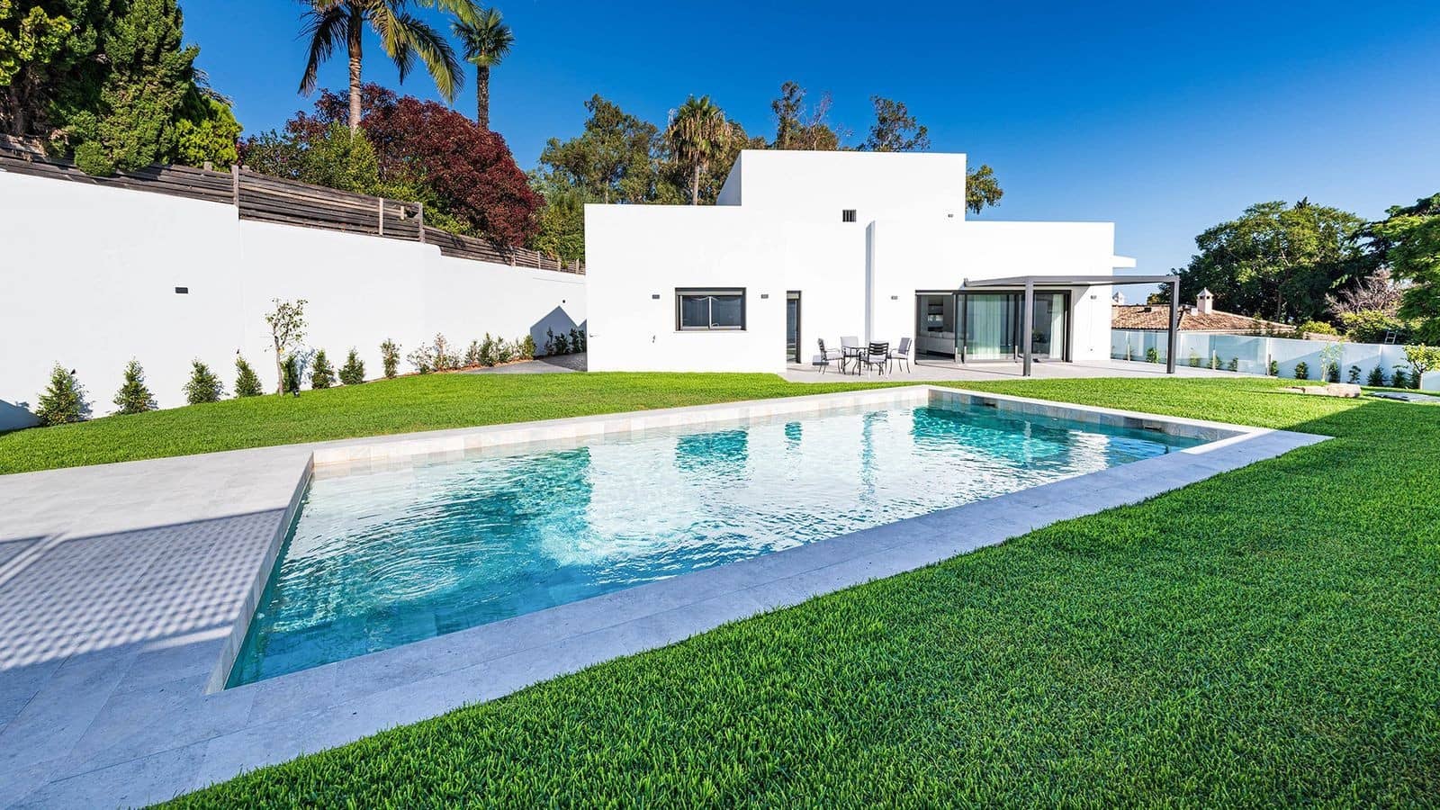 5 bedroom Villa for sale in Marbella with pool garage - € 4,500,000 (Ref: 9939671)