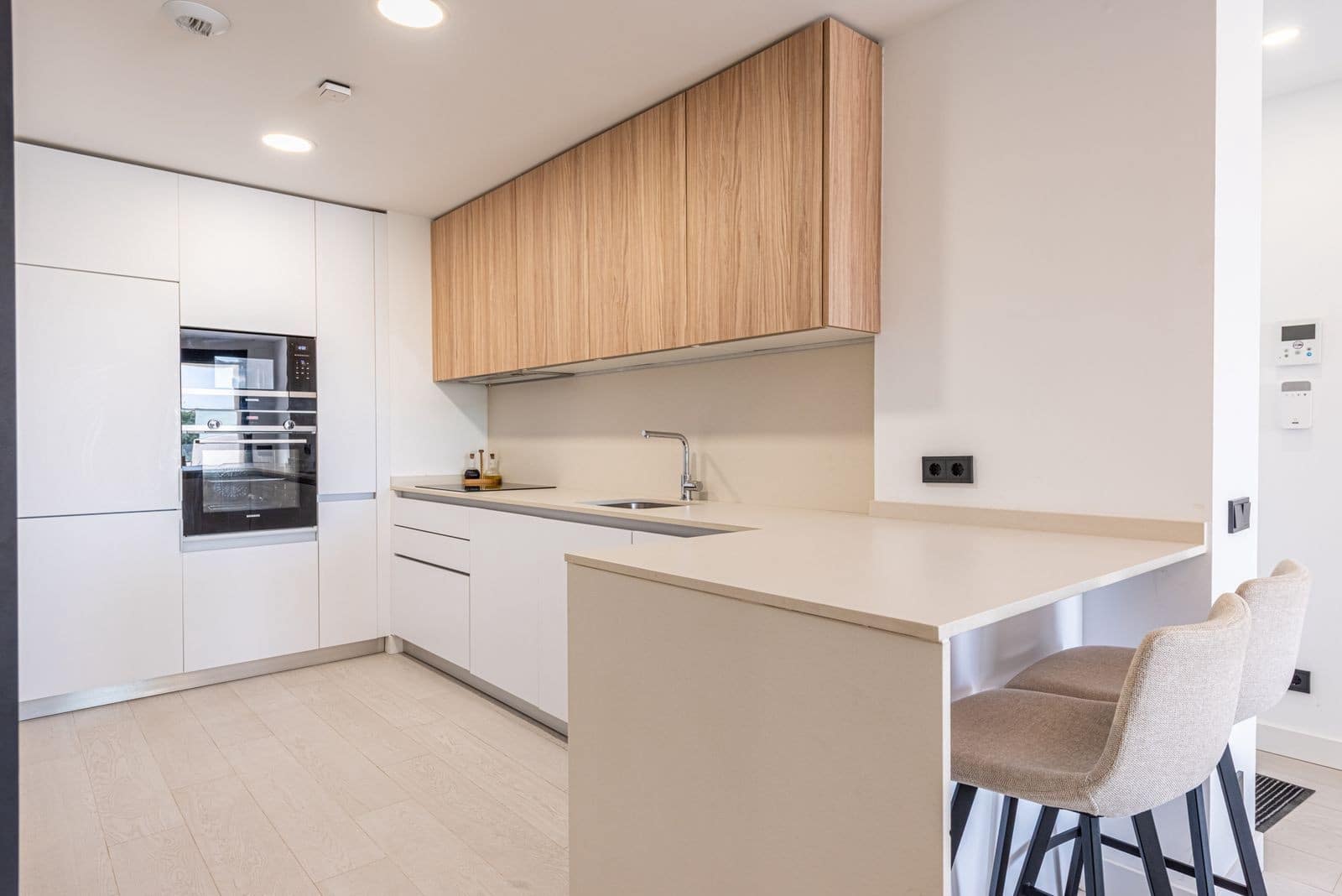 2 bedroom Apartment for sale in Marbella with pool garage - € 540,000 (Ref: 9939672)