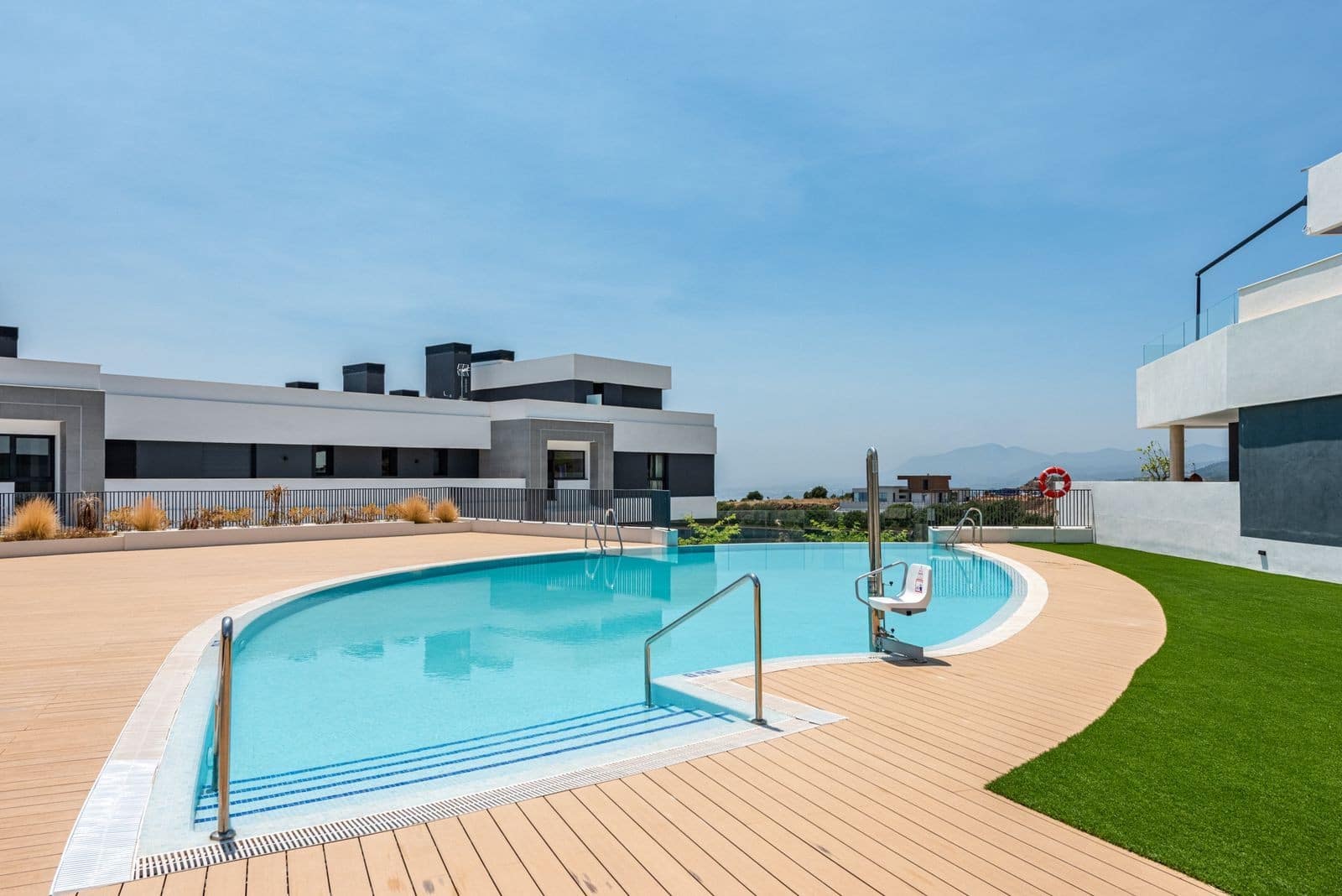 2 bedroom Apartment for sale in Marbella with pool garage - € 540,000 (Ref: 9939672)