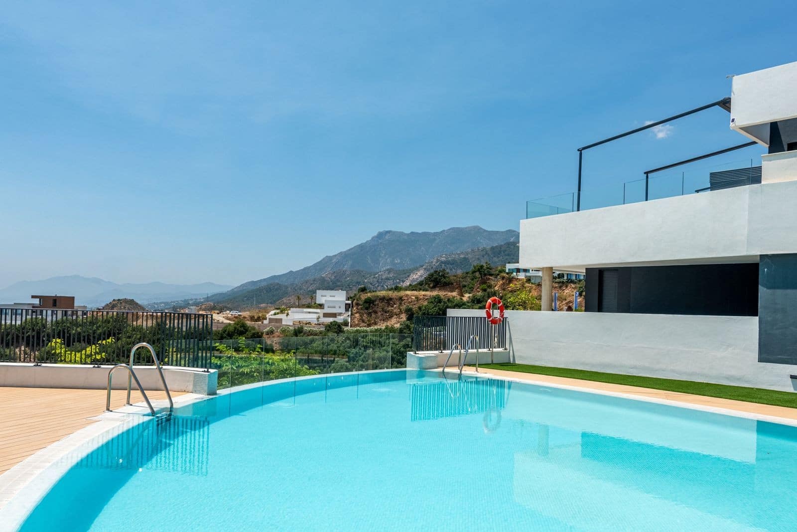 2 bedroom Apartment for sale in Marbella with pool garage - € 540,000 (Ref: 9939672)