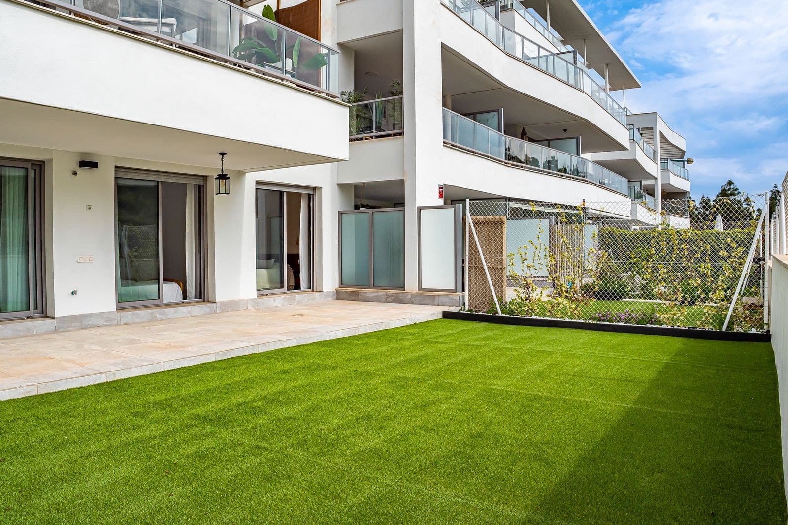 2 soveværelse Lejlighed til salg i Mijas Costa med swimmingpool garage - € 465.000 (Ref: 9939675)