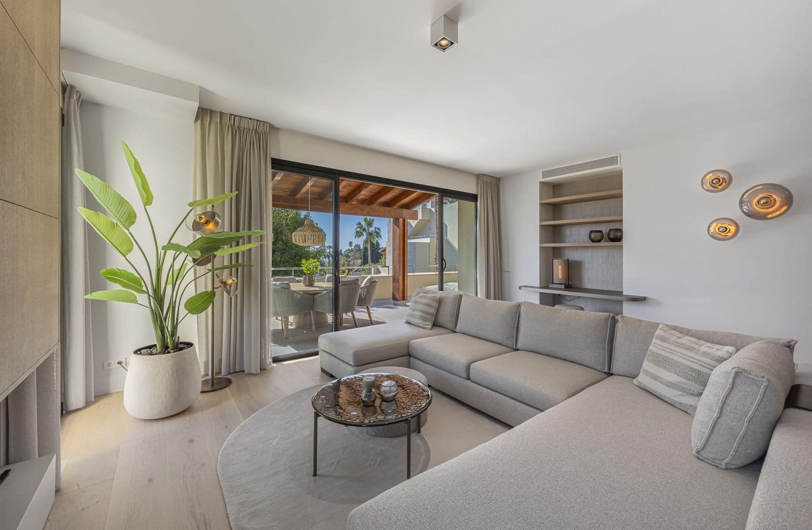 3 bedroom Apartment for sale in Marbella with pool garage - € 2,190,000 (Ref: 9939677)