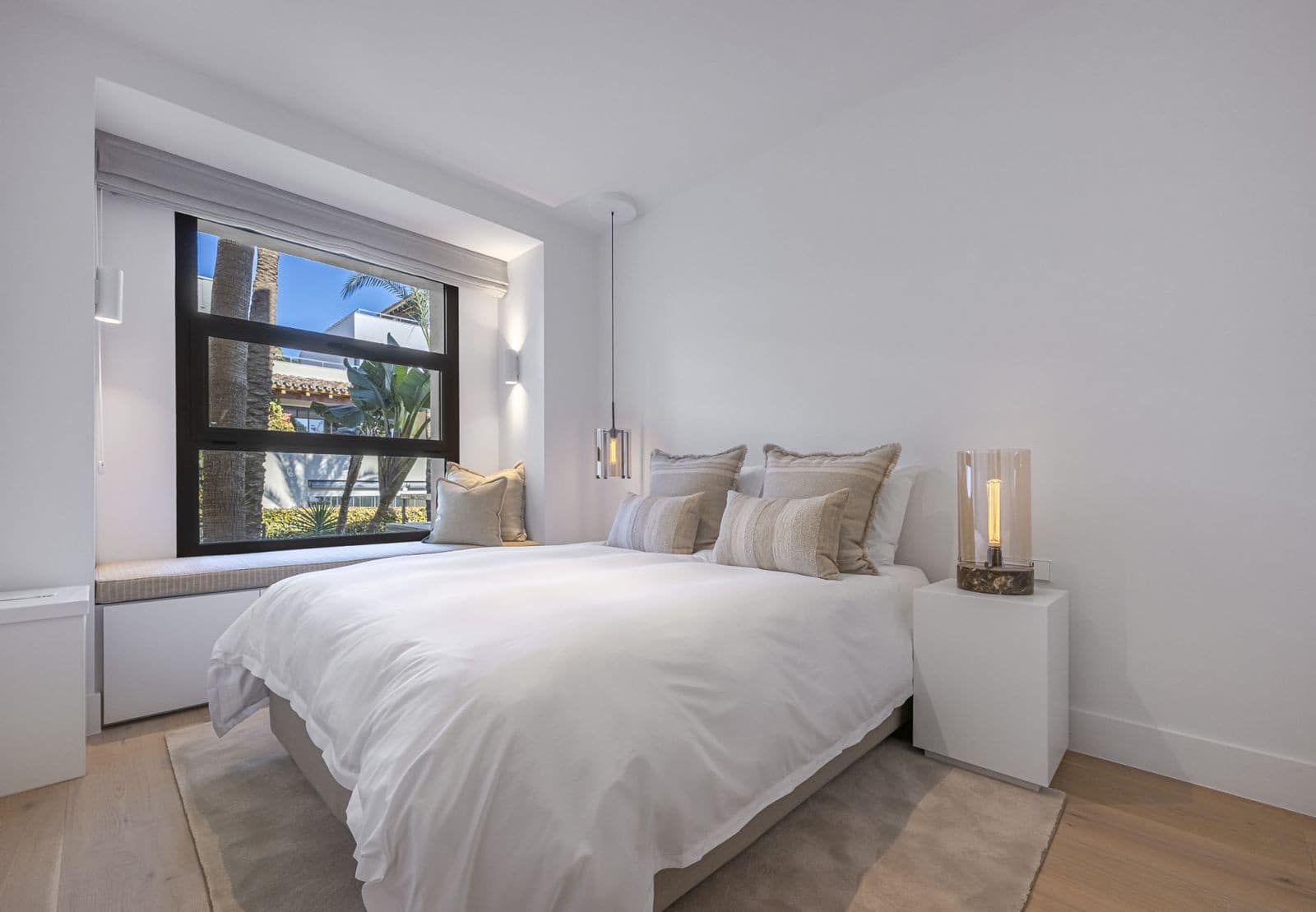 3 bedroom Apartment for sale in Marbella with pool garage - € 2,190,000 (Ref: 9939677)