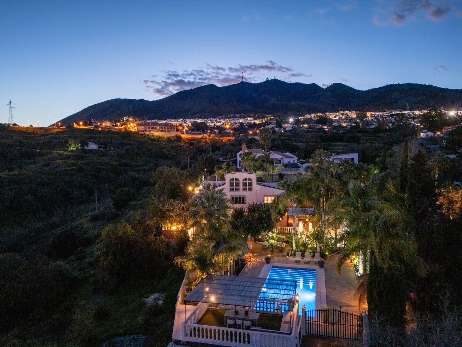 6 Zimmer Villa zu verkaufen in Benalmadena mit Pool Garage - 2.595.000 € (Ref: 9939679)