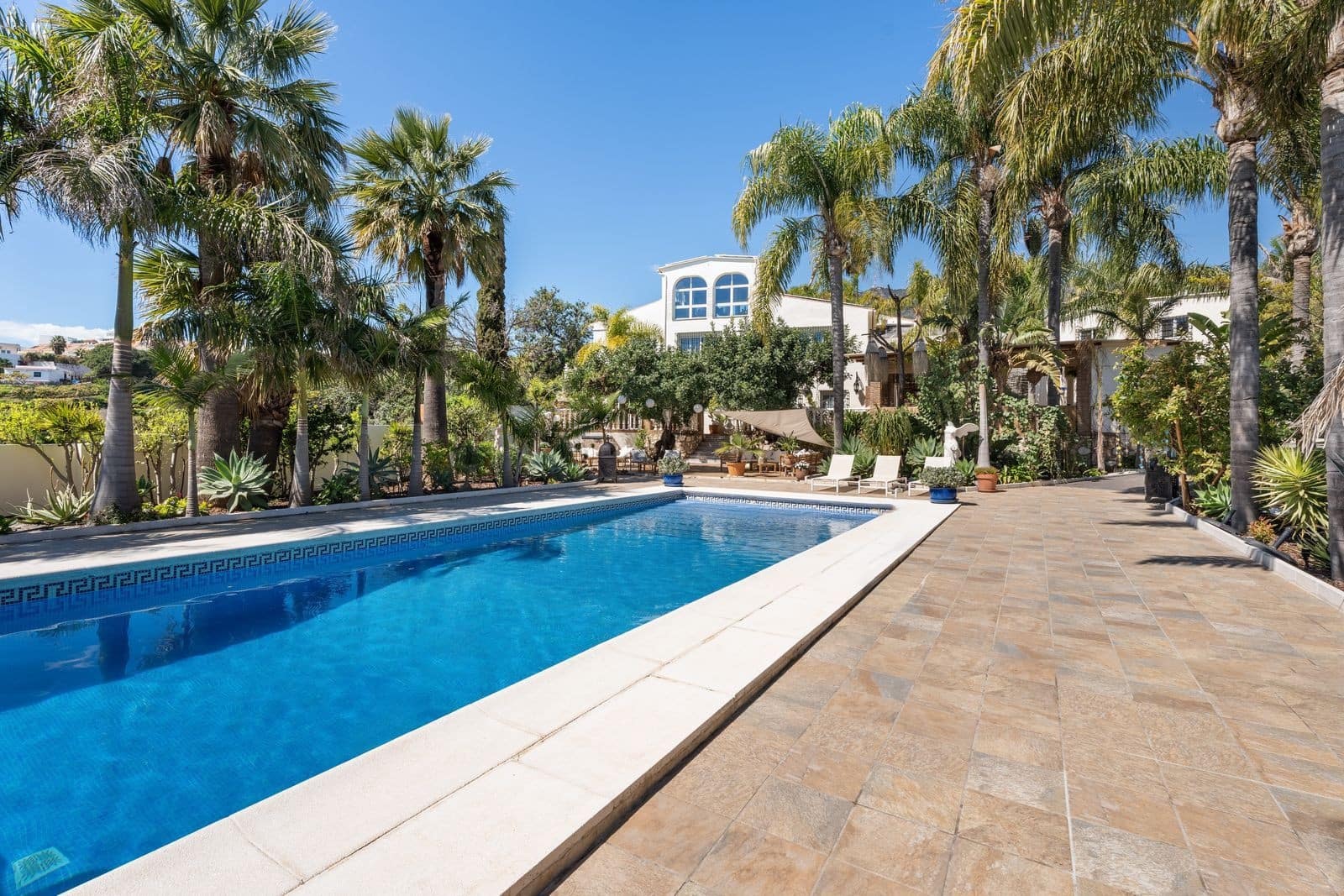 6 Zimmer Villa zu verkaufen in Benalmadena mit Pool Garage - 2.595.000 € (Ref: 9939679)