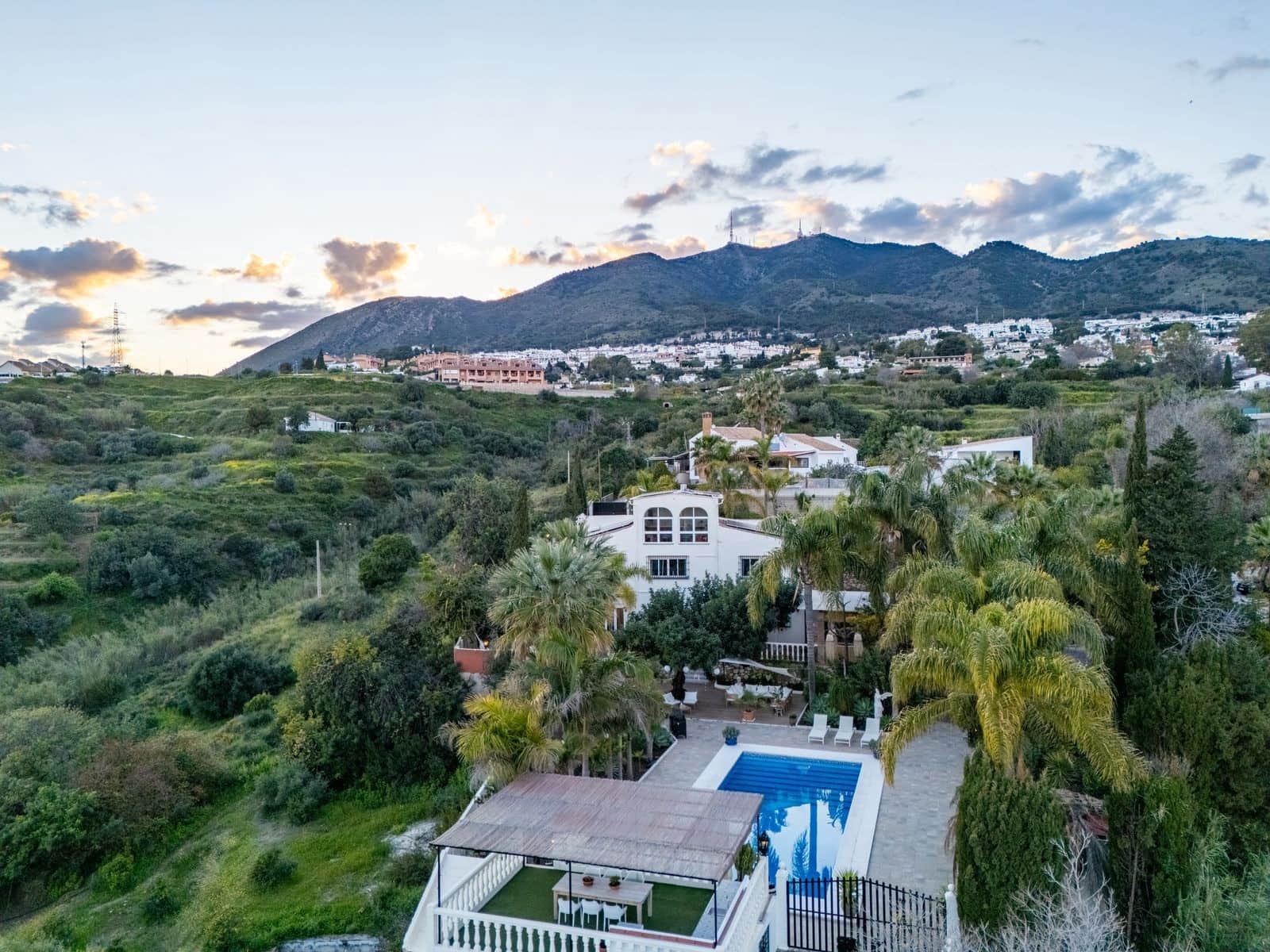 6 Zimmer Villa zu verkaufen in Benalmadena mit Pool Garage - 2.595.000 € (Ref: 9939679)