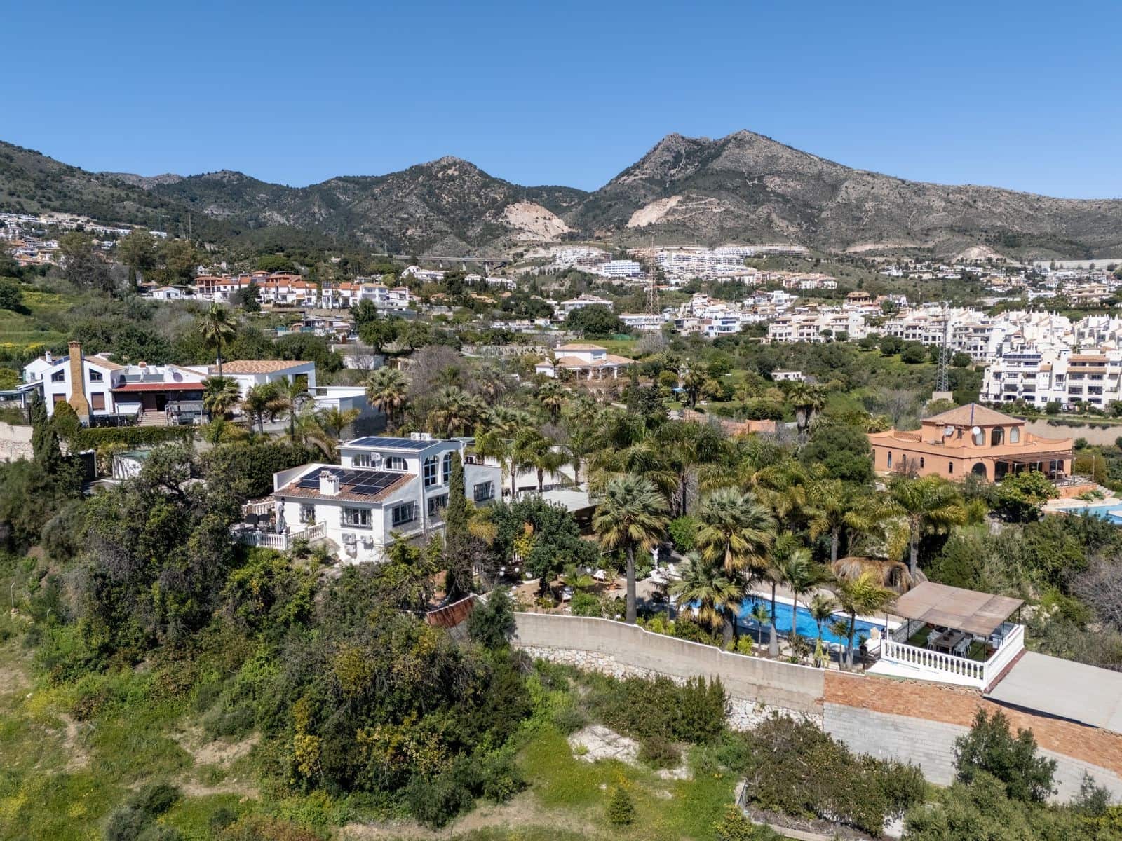 6 Zimmer Villa zu verkaufen in Benalmadena mit Pool Garage - 2.595.000 € (Ref: 9939679)