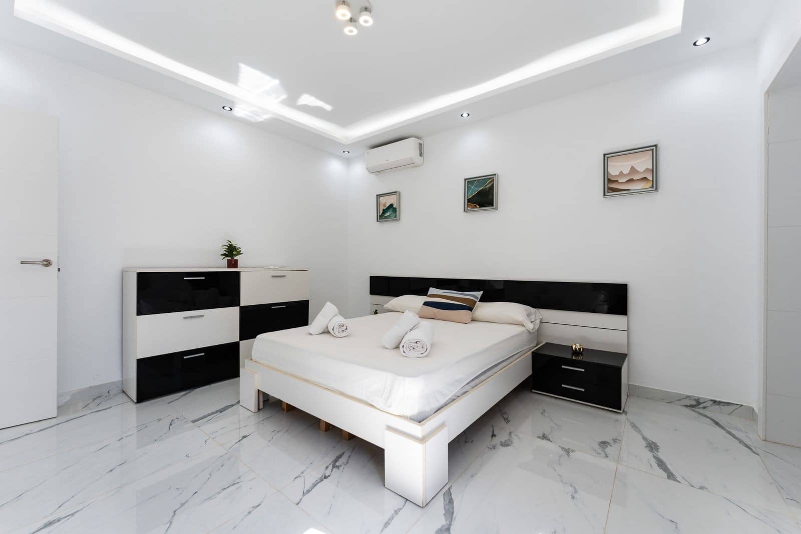 4 Zimmer Villa zu verkaufen in Riviera del Sol mit Pool Garage - 1.350.000 € (Ref: 9939680)