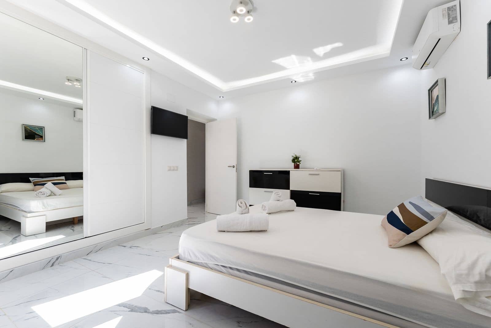 4 Zimmer Villa zu verkaufen in Riviera del Sol mit Pool Garage - 1.350.000 € (Ref: 9939680)