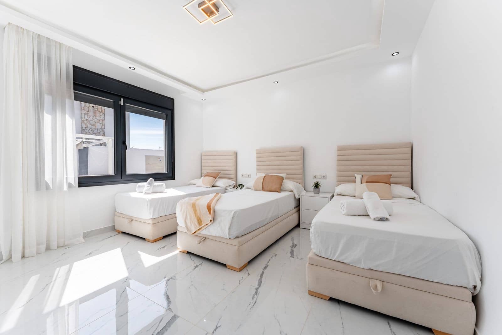 4 Zimmer Villa zu verkaufen in Riviera del Sol mit Pool Garage - 1.350.000 € (Ref: 9939680)