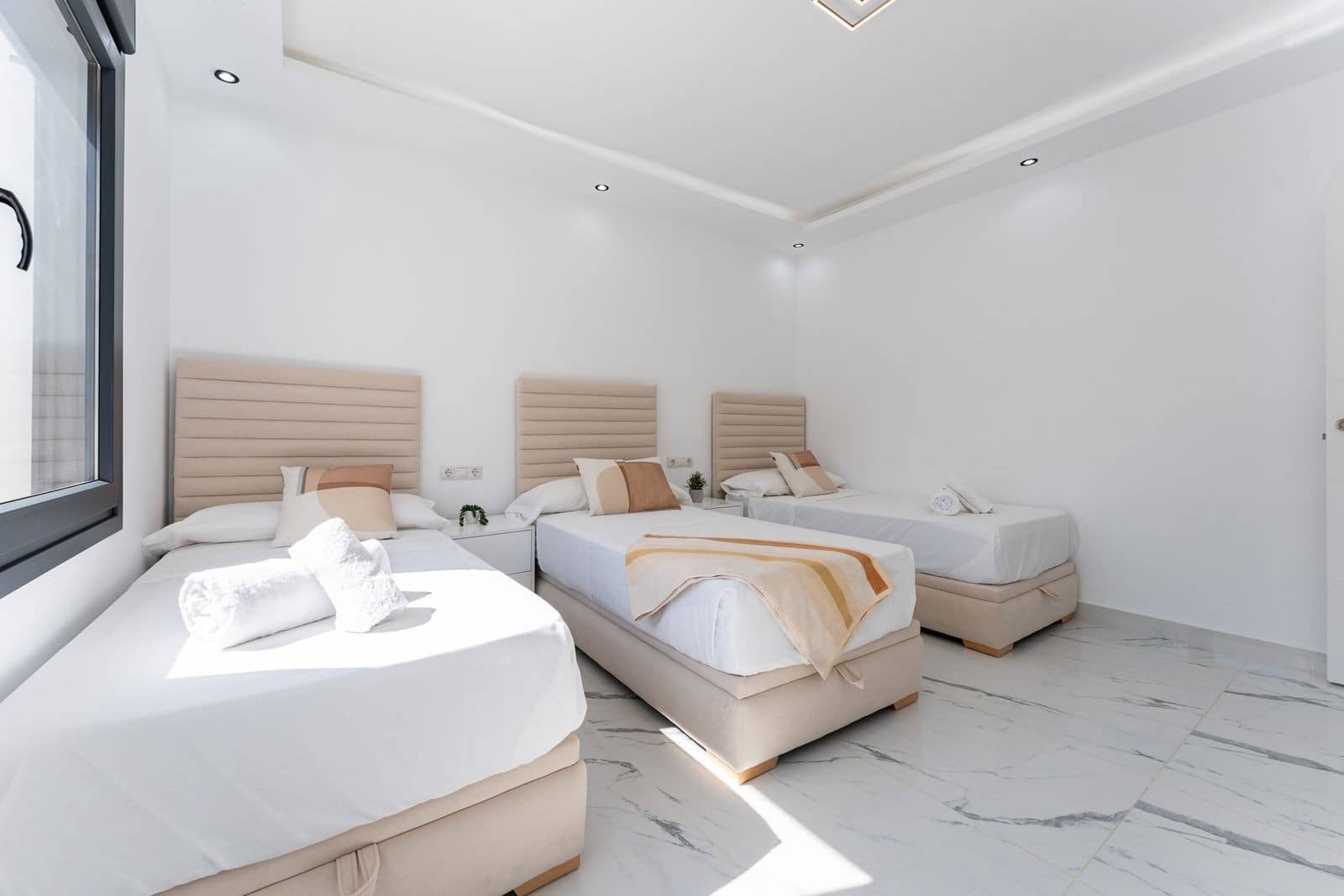 4 Zimmer Villa zu verkaufen in Riviera del Sol mit Pool Garage - 1.350.000 € (Ref: 9939680)