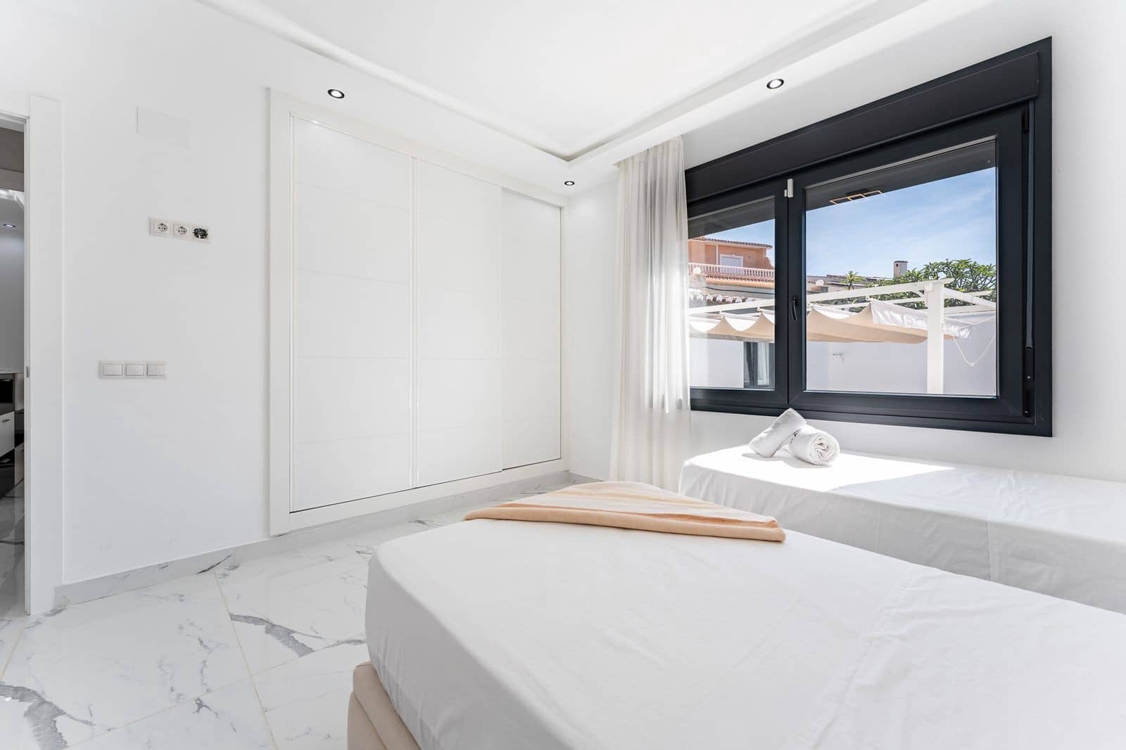 4 Zimmer Villa zu verkaufen in Riviera del Sol mit Pool Garage - 1.350.000 € (Ref: 9939680)