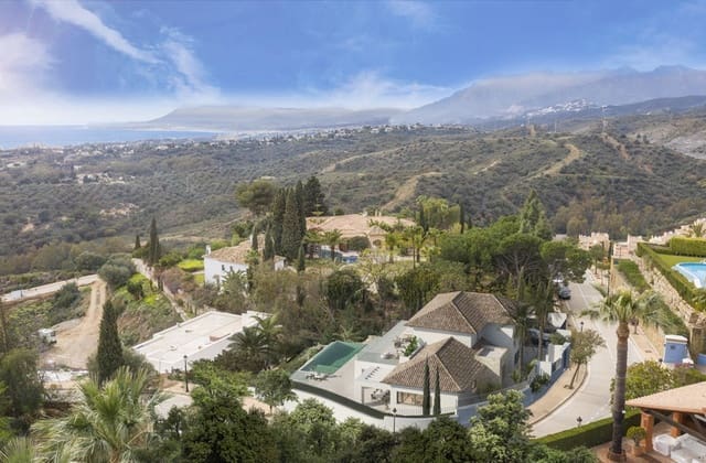 5 bedroom Villa for sale in Marbella with pool garage - € 4,400,000 (Ref: 9942041)