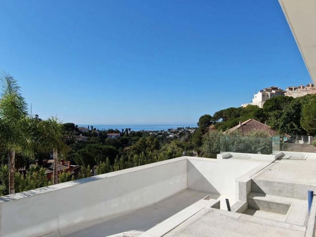 4 bedroom Villa for sale in Marbella with pool garage - € 3,650,000 (Ref: 9942042)