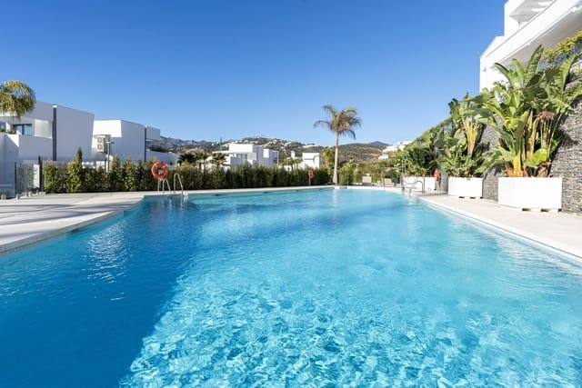 3 sypialnia Apartament na sprzedaż w Marbella z basenem garażem - 1 550 000 € (Ref: 9943941)