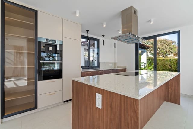 4 chambre Villa/Maison à vendre à Marbella avec piscine garage - 2 290 000 € (Ref: 9949466)