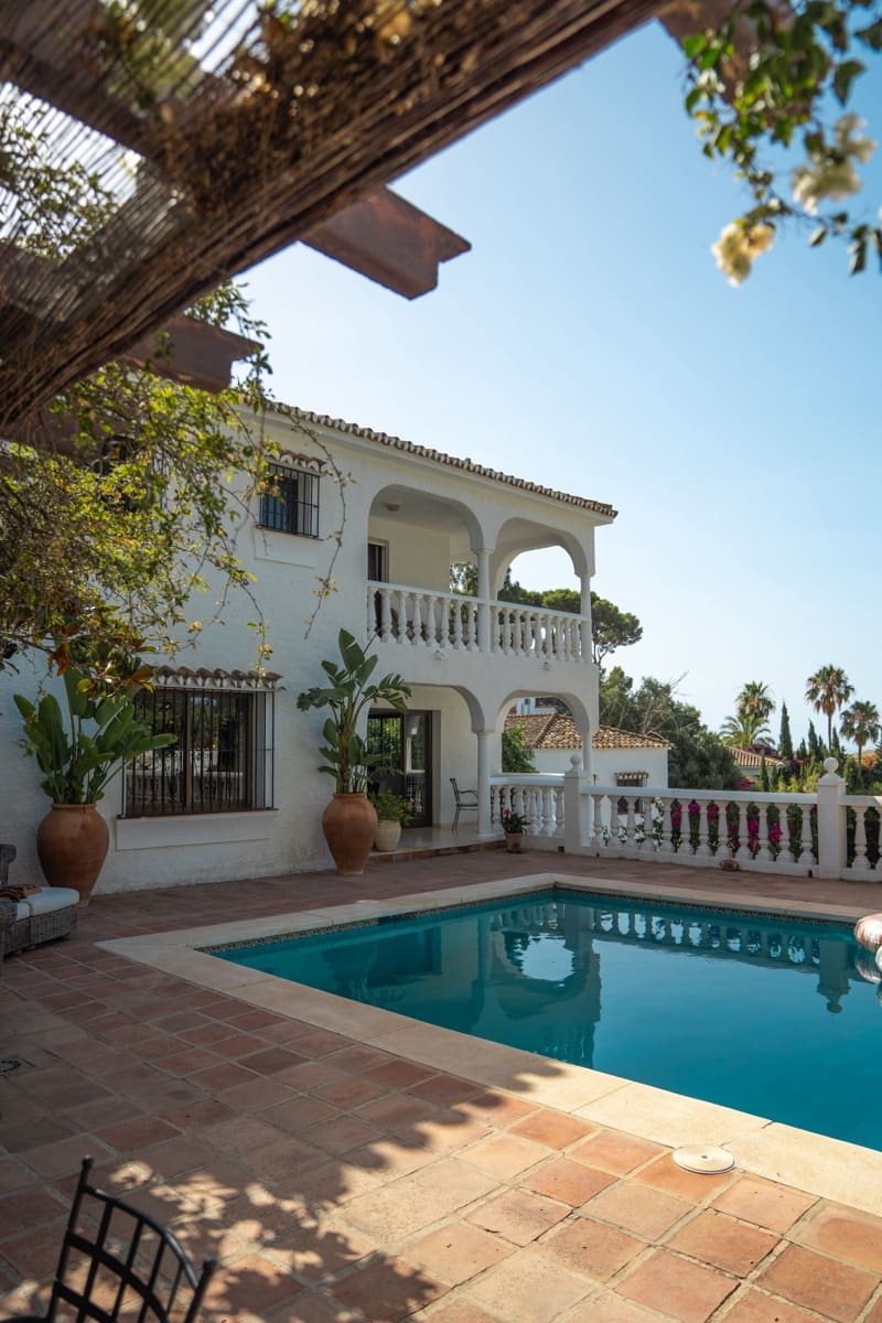 6 bedroom Villa for sale in Mijas Costa with pool garage - € 1,895,000 (Ref: 9953961)