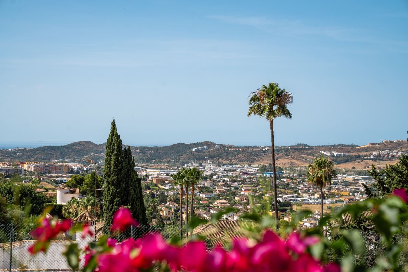 6 bedroom Villa for sale in Mijas Costa with pool garage - € 1,895,000 (Ref: 9953961)