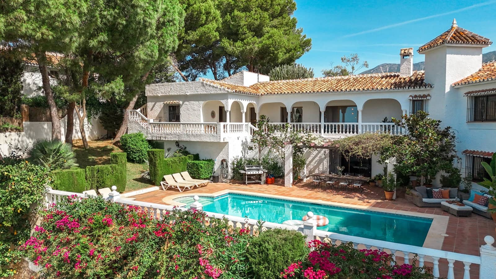 6 bedroom Villa for sale in Mijas Costa with pool garage - € 1,895,000 (Ref: 9953961)