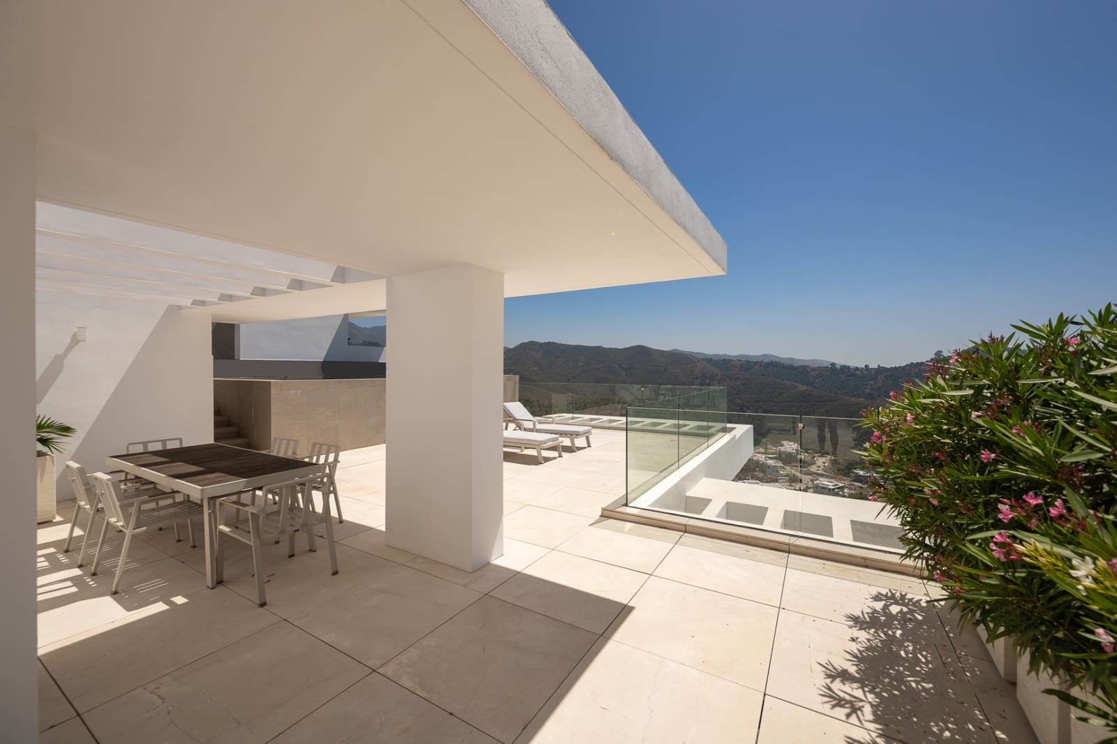 3 quarto Penthouse para venda em Ojen com piscina garagem - 1 775 000 € (Ref: 9957655)