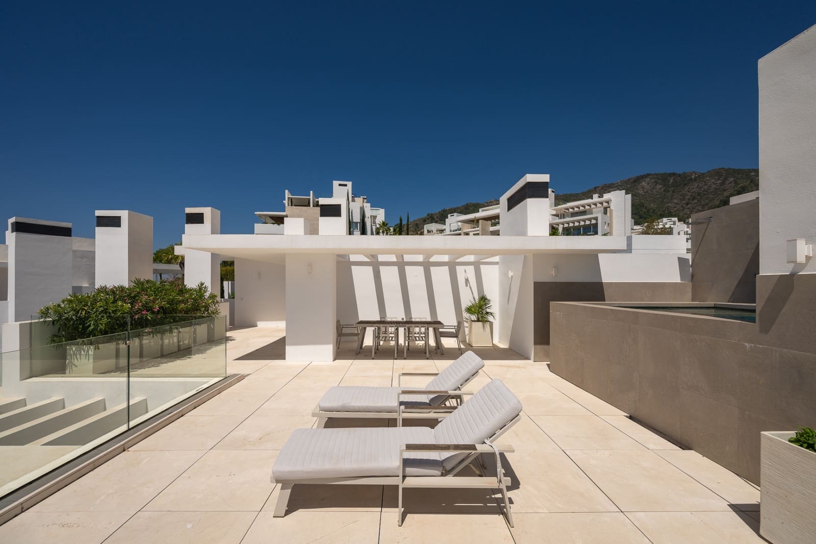 3 quarto Penthouse para venda em Ojen com piscina garagem - 1 775 000 € (Ref: 9957655)