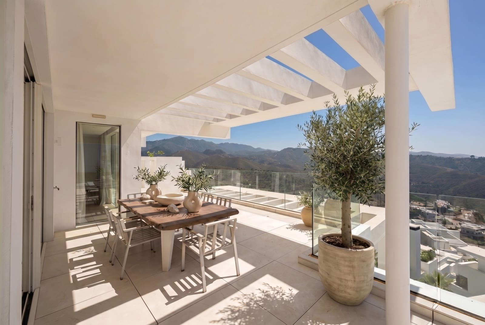 3 quarto Penthouse para venda em Ojen com piscina garagem - 1 775 000 € (Ref: 9957655)