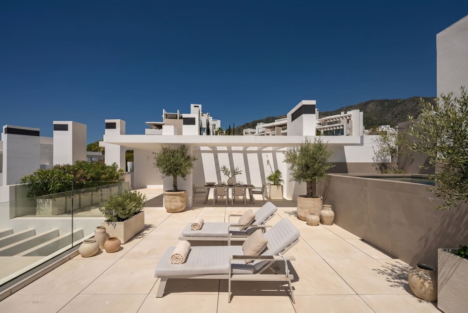 3 quarto Penthouse para venda em Ojen com piscina garagem - 1 775 000 € (Ref: 9957655)