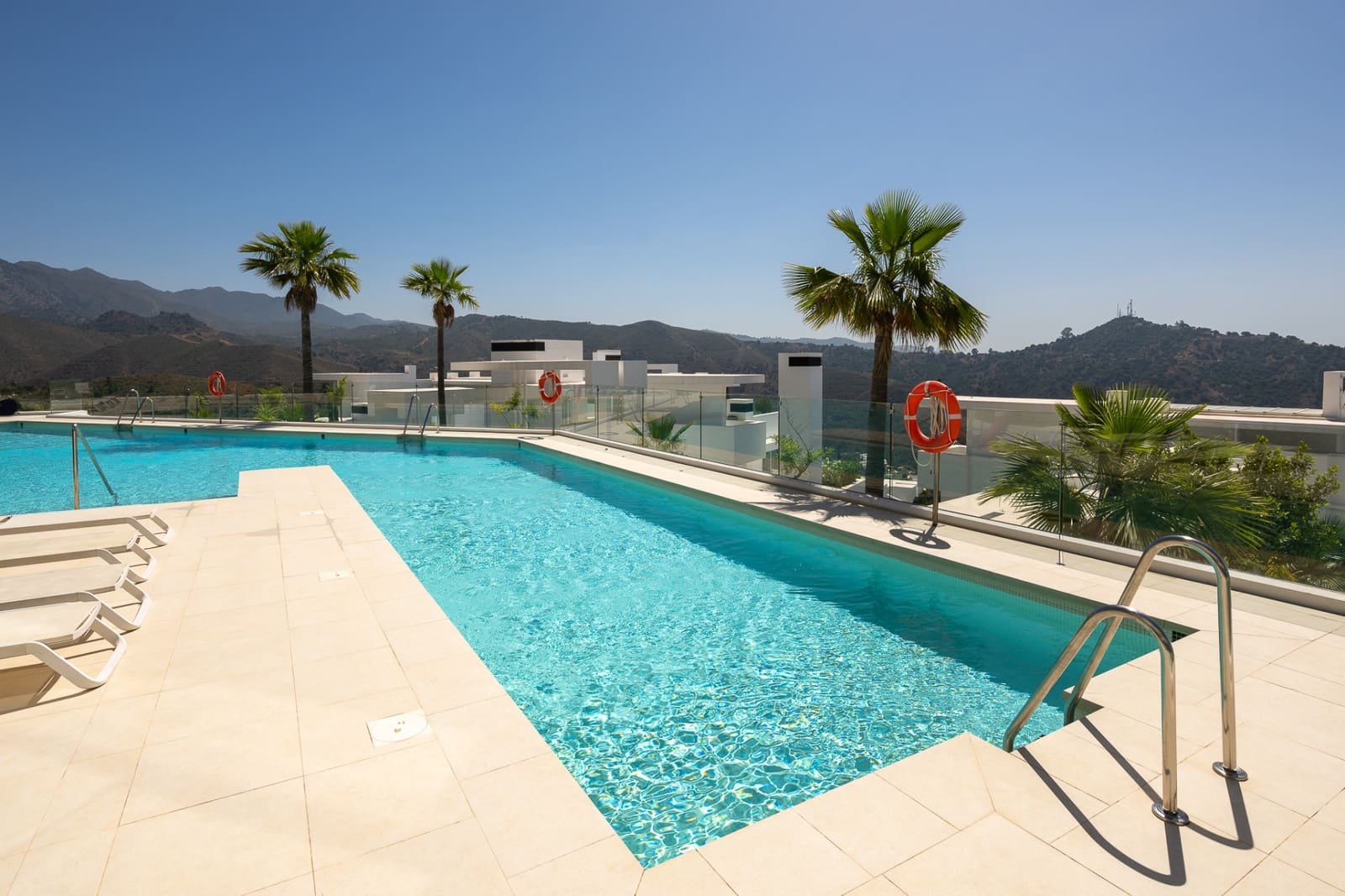 3 quarto Penthouse para venda em Ojen com piscina garagem - 1 775 000 € (Ref: 9957655)