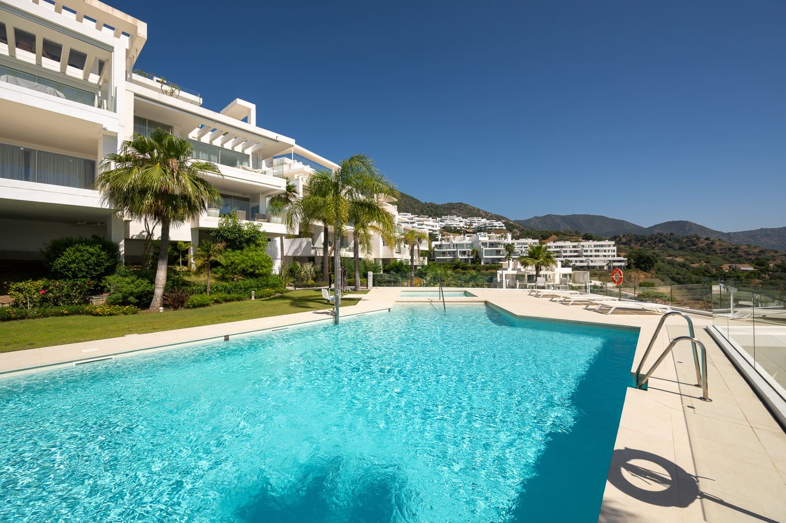 3 quarto Penthouse para venda em Ojen com piscina garagem - 1 775 000 € (Ref: 9957655)