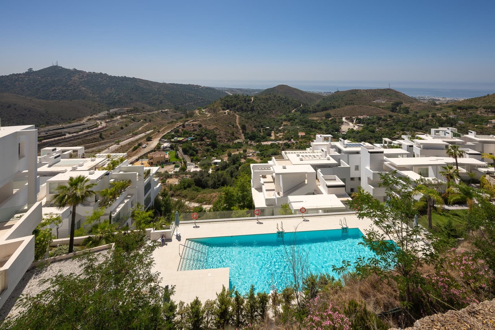 3 quarto Penthouse para venda em Ojen com piscina garagem - 1 775 000 € (Ref: 9957655)