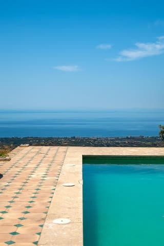 9 sypialnia Willa na sprzedaż w Marbella z basenem garażem - 10 750 000 € (Ref: 9957656)