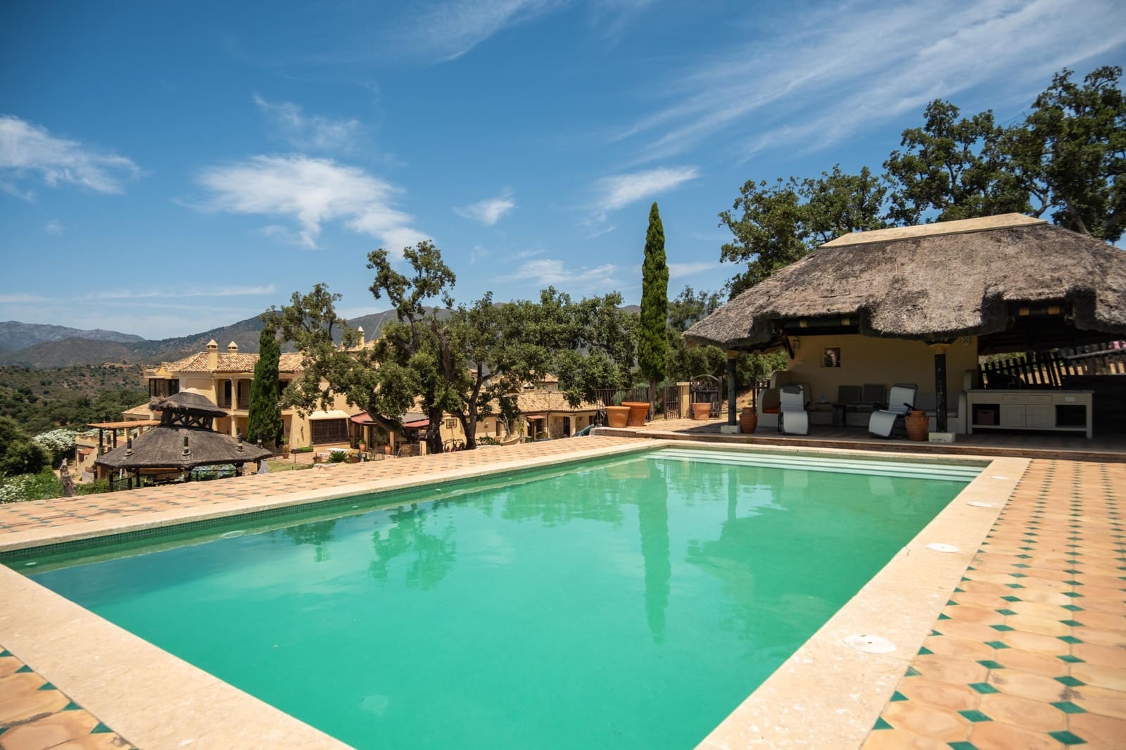 9 quarto Moradia para venda em Marbella com piscina garagem - 10 750 000 € (Ref: 9957656)