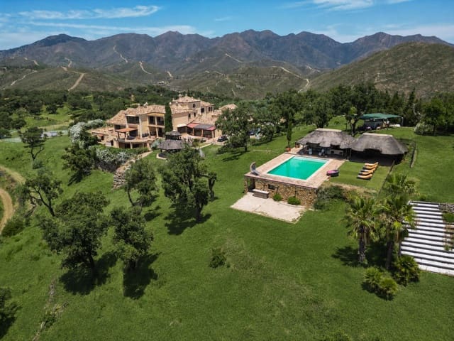 9 sypialnia Willa na sprzedaż w Marbella z basenem garażem - 10 750 000 € (Ref: 9957656)