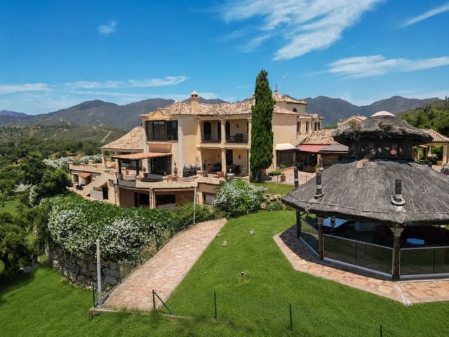 9 sypialnia Willa na sprzedaż w Marbella z basenem garażem - 10 750 000 € (Ref: 9957656)