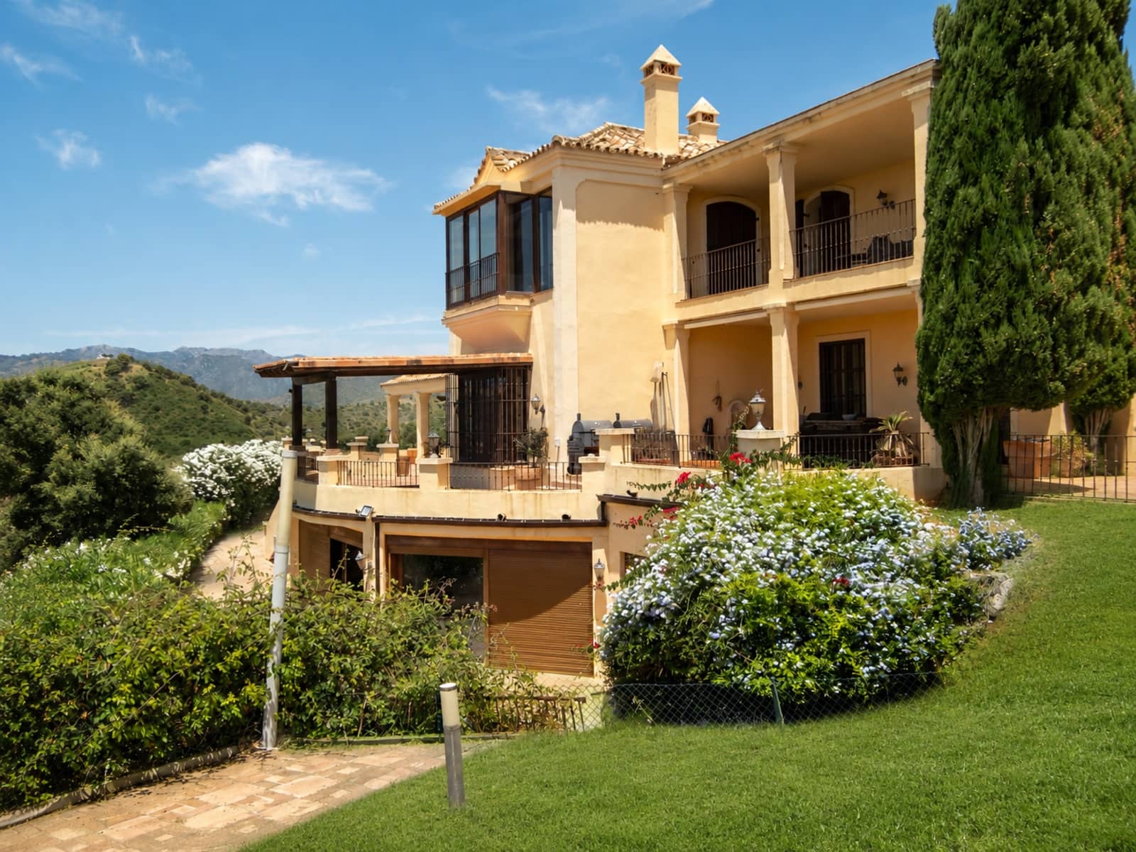 9 quarto Moradia para venda em Marbella com piscina garagem - 10 750 000 € (Ref: 9957656)