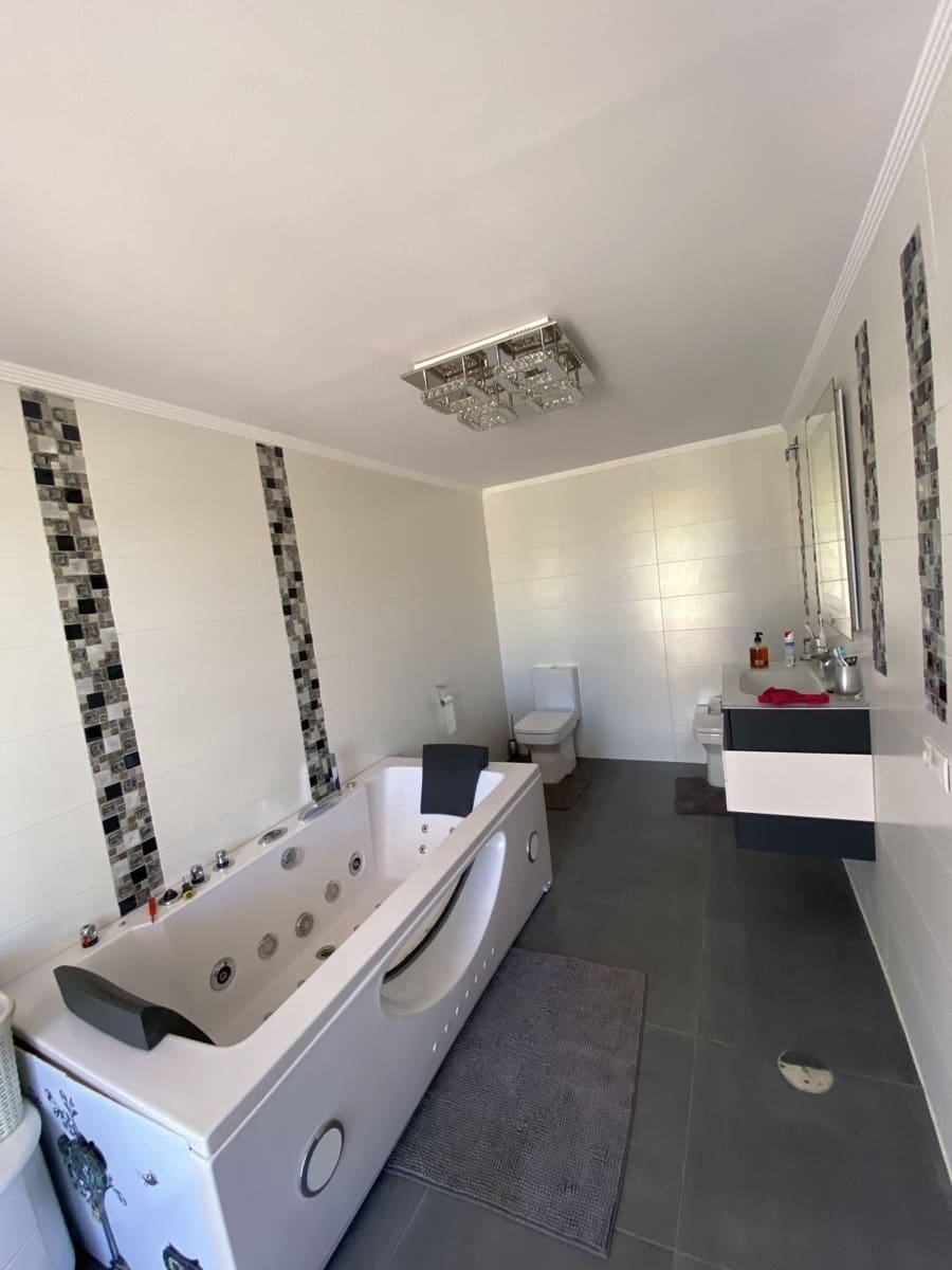 4 bedroom Villa for sale in Mijas Costa with pool garage - € 799,000 (Ref: 9959459)