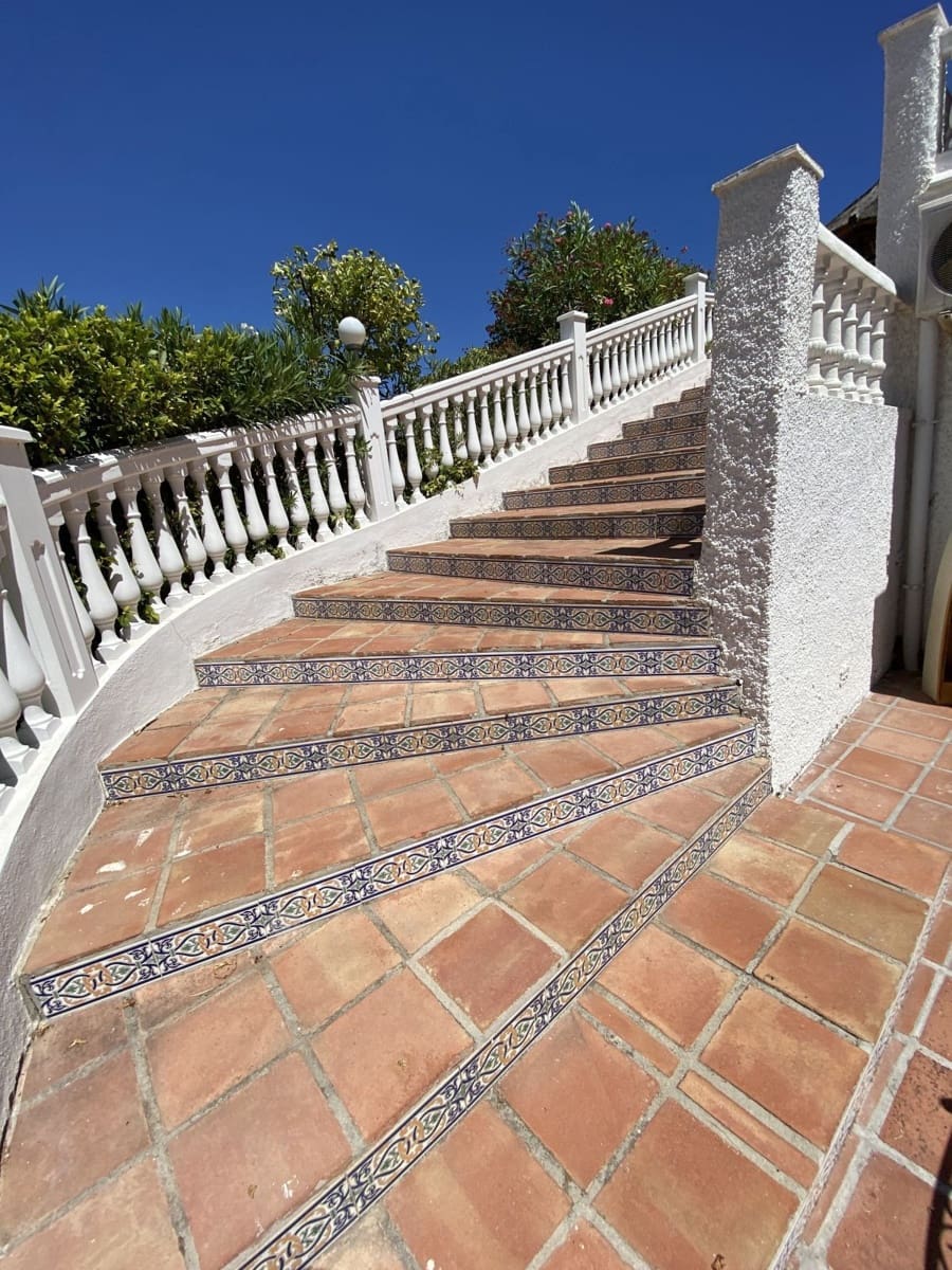4 bedroom Villa for sale in Mijas Costa with pool garage - € 799,000 (Ref: 9959459)